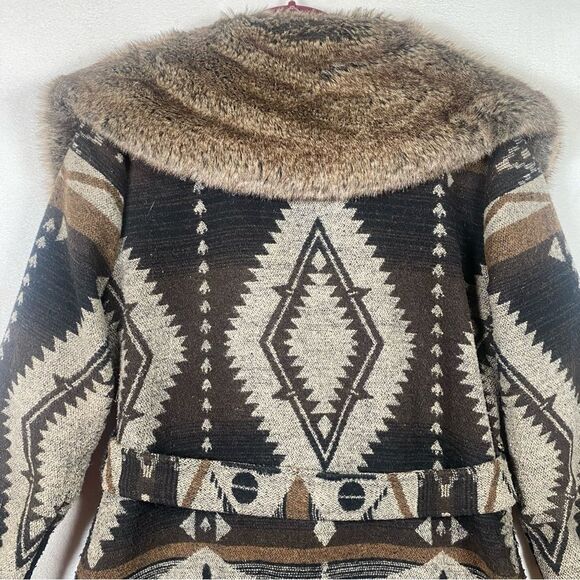 High Line Vintage Southwest Style Coat W/Faux Fur Collar and Cuffs Size Medium - Picture 7 of 16